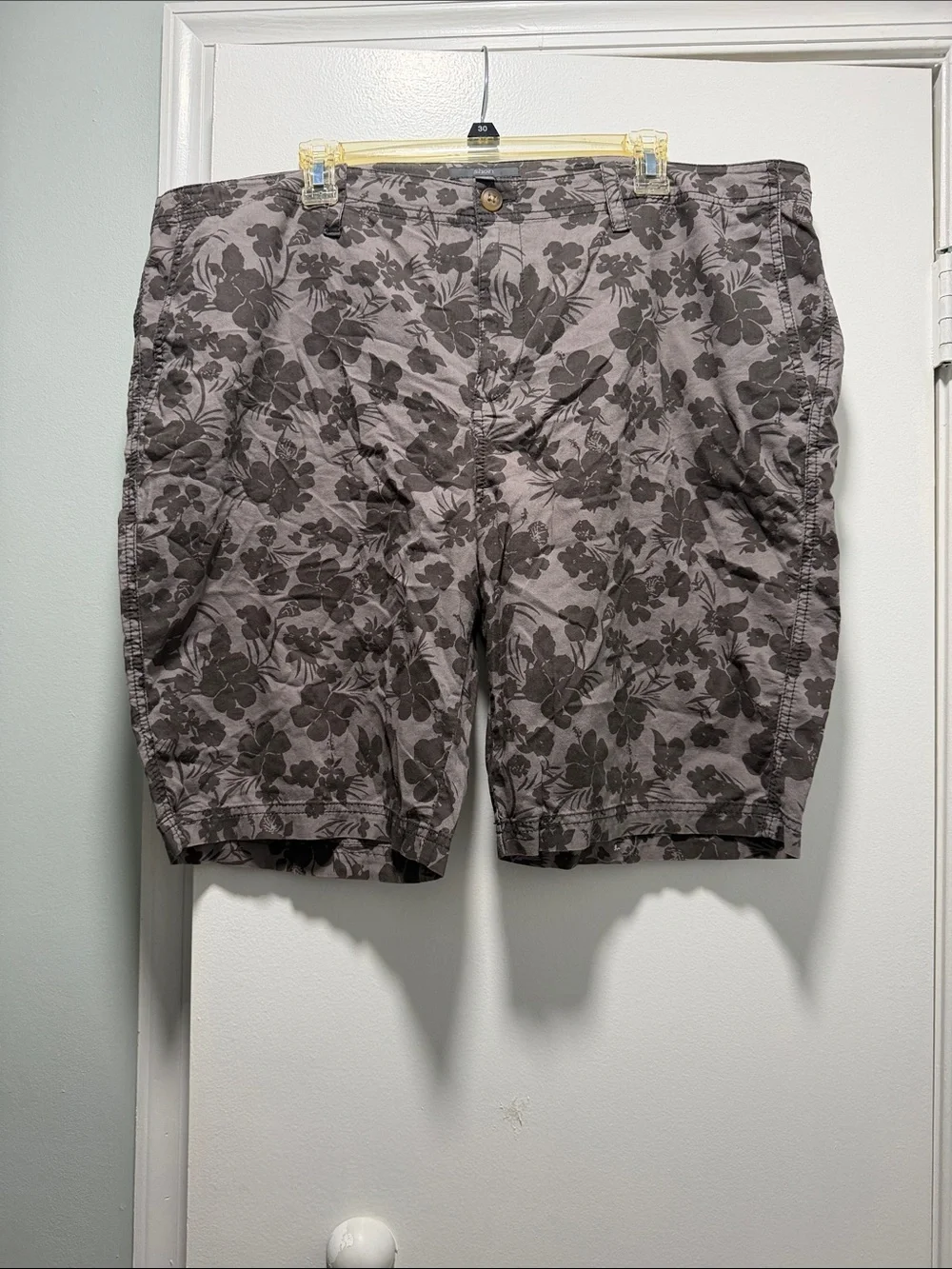 Men's Floral Flat Front Shorts - Gray